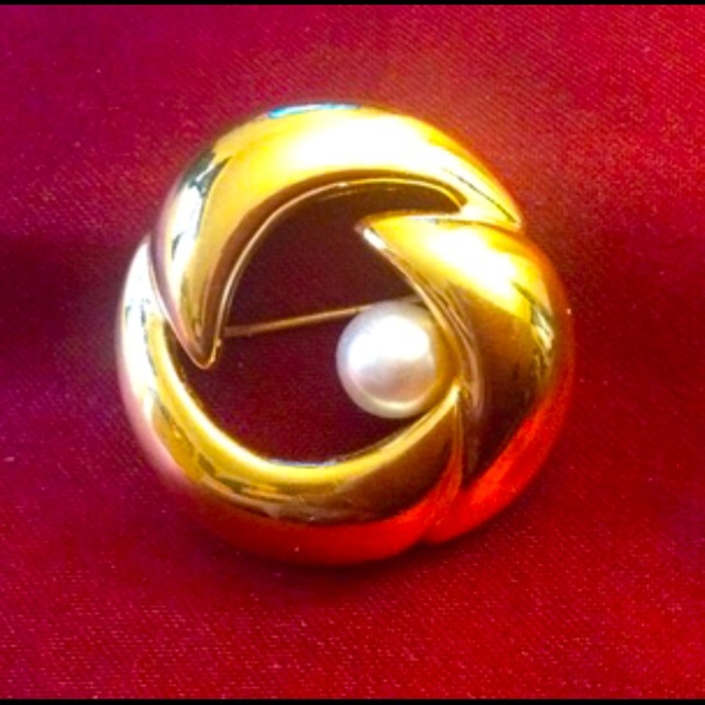 🌟 SALE! Napier golden brooch